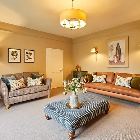 Host & - Tree Tops Holiday home Yarm