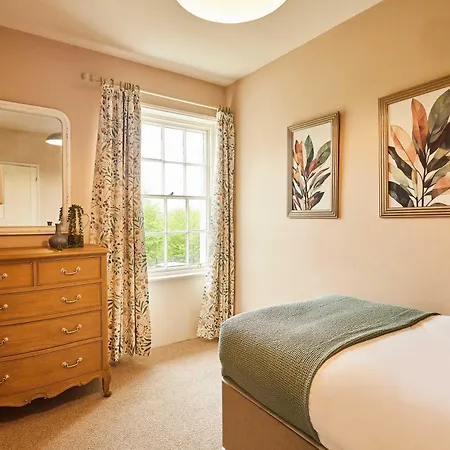 Holiday home Host & - Tree Tops Yarm
